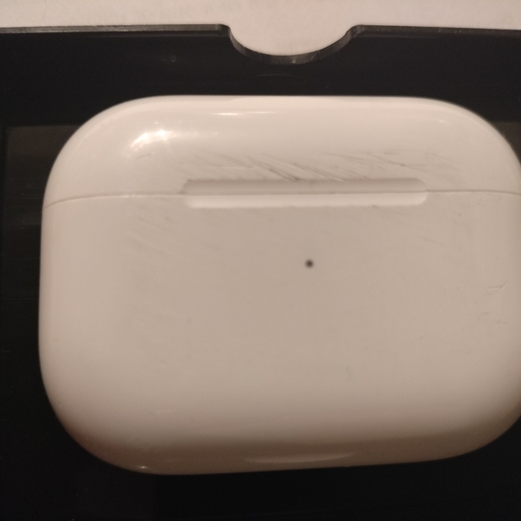 AirPods Pro 2nd Generation Charging Case *only* - Picture 1 of 8
